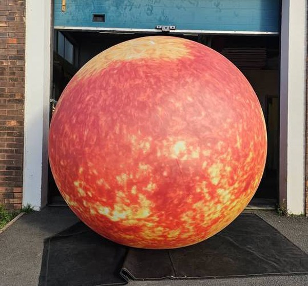 Inflatable sun prop