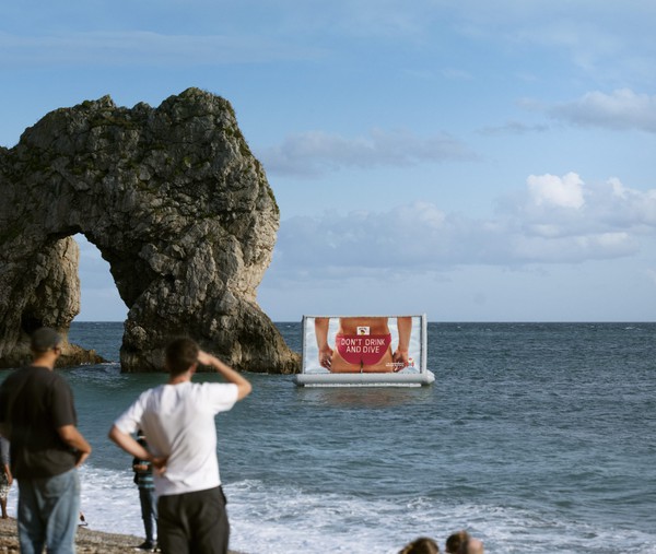 Sea side floating banner frame