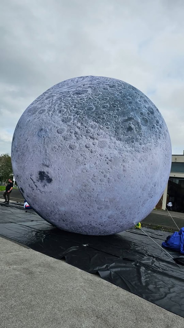 Event / Festival moon sculpture