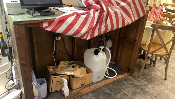 Under bar storage Under bar storage