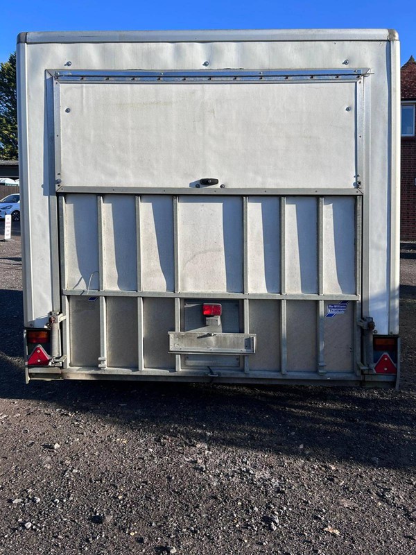 Box trailer with ramp door