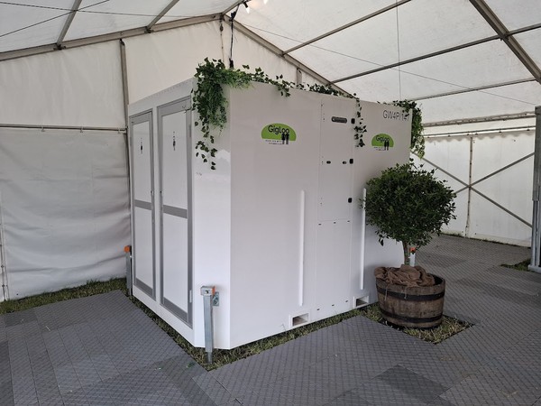 brand new 4 Bay Shower Pods