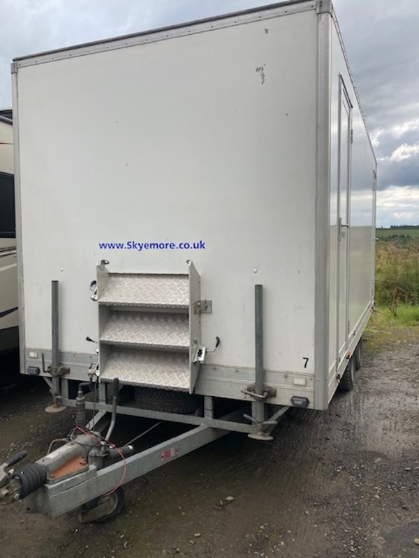 White Honeywagon 3+1  Toilet Units