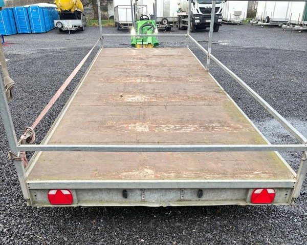 Flatbed toilet transport trailer Flatbed toilet transport trailer