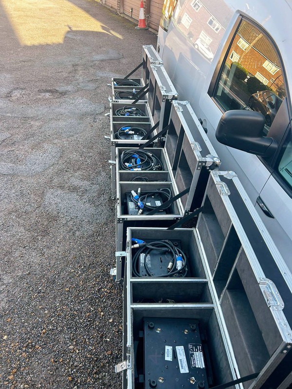 Moving head lights in flight cases