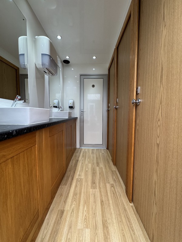 Oak Toilet Trailer Oak Toilet Trailer