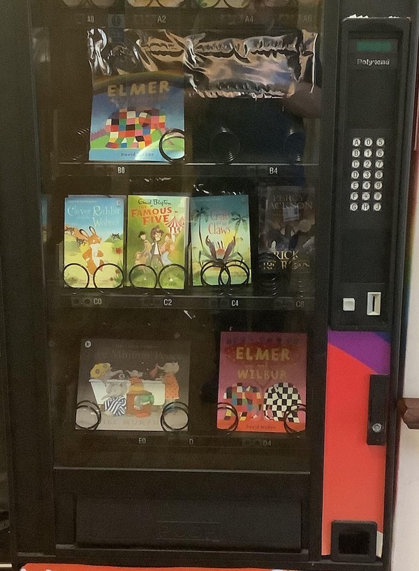 Polyvend 453 Vending Machine