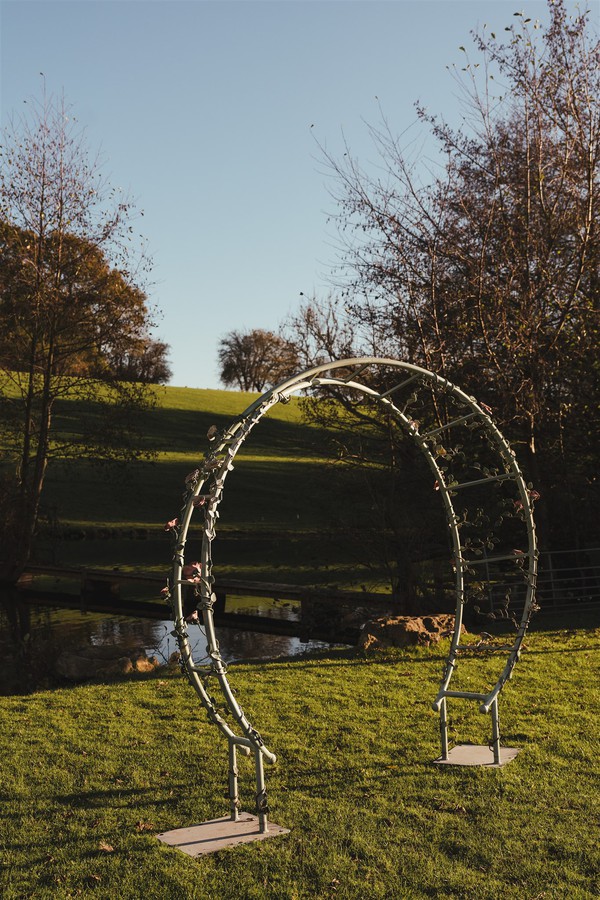 Free standing wedding arch