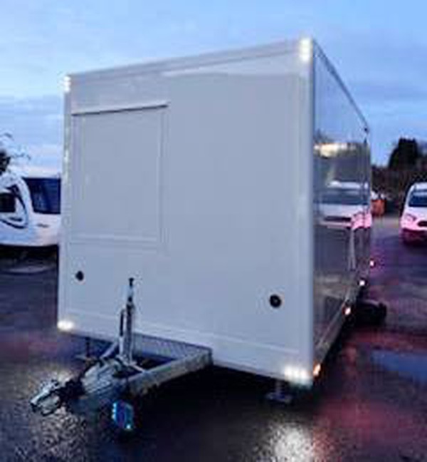 Catering trailer tow hitch