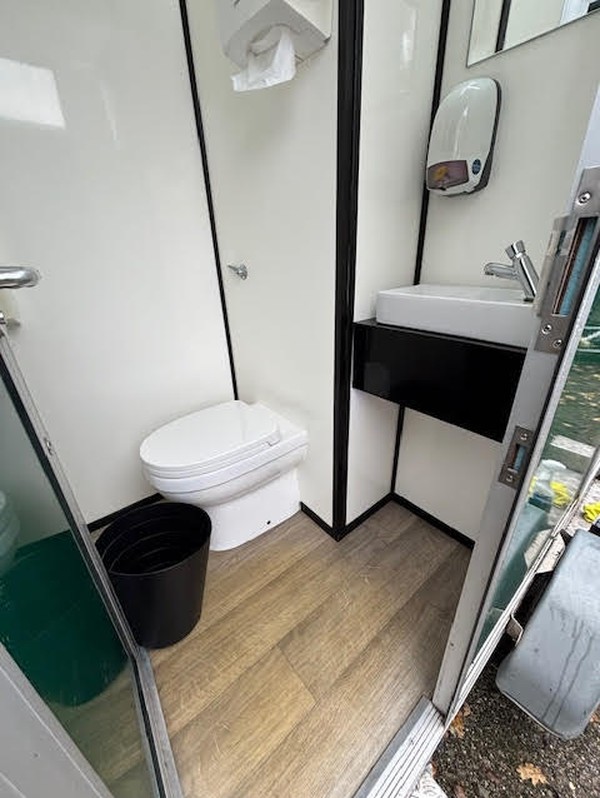 Secondhand 1+1 Compact Toilet Trailer Secondhand 1+1 Compact Toilet Trailer