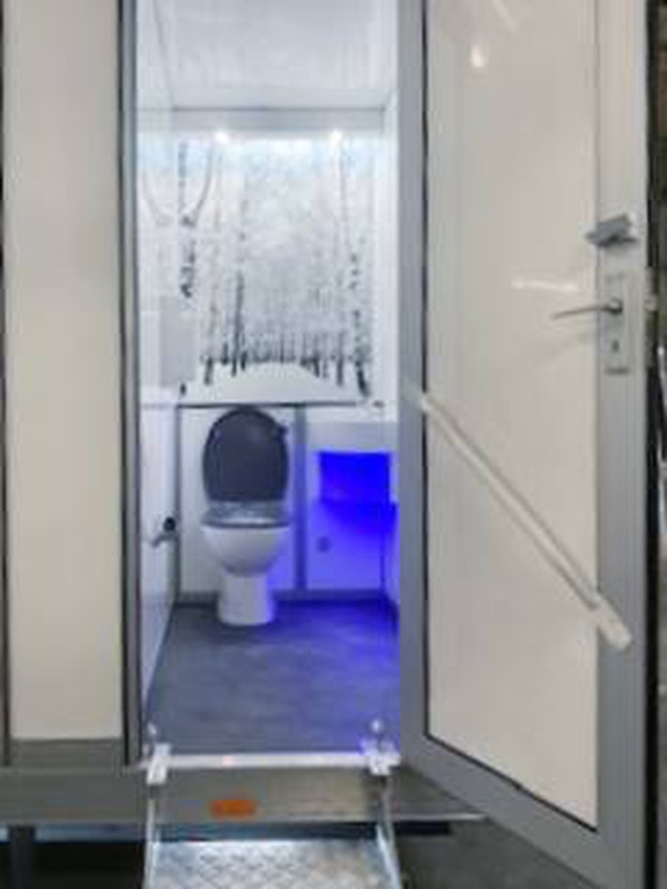 Four bay toilet trailer Four bay toilet trailer