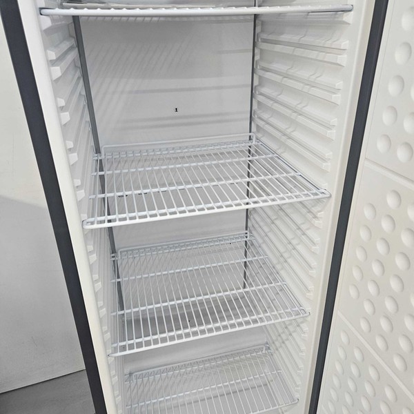 B Grade upright fridge B Grade upright fridge