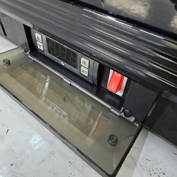 Three door bottle fridge temp display Three door bottle fridge temp display