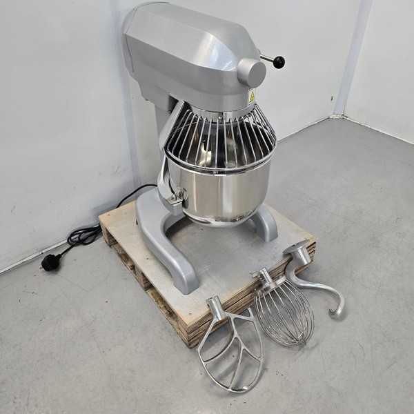 Mixer with beater, dough hook and whisk Mixer with beater, dough hook and whisk