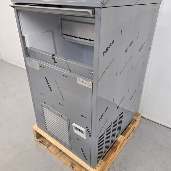 New Polar Gourmet Cube Ice Maker New Polar Gourmet Cube Ice Maker