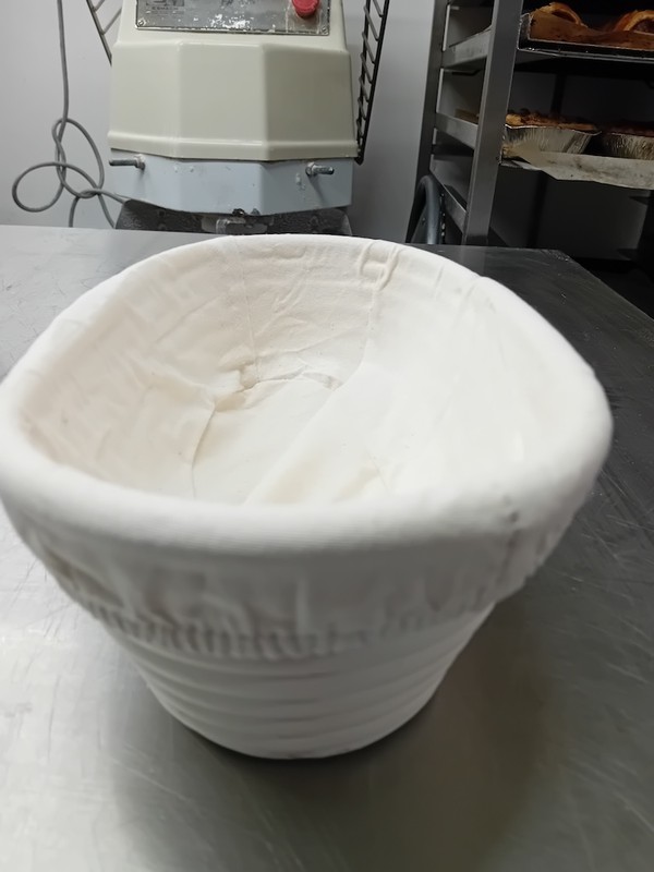 Baking basket with cloth insert Baking basket with cloth insert