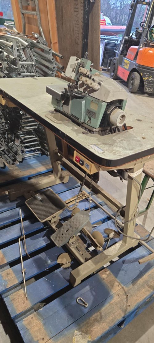 5 Thread Industrial Overlock Sewing Machine