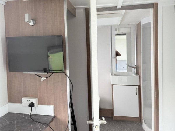 American Wardrobe / makeup trailer American Wardrobe / makeup trailer