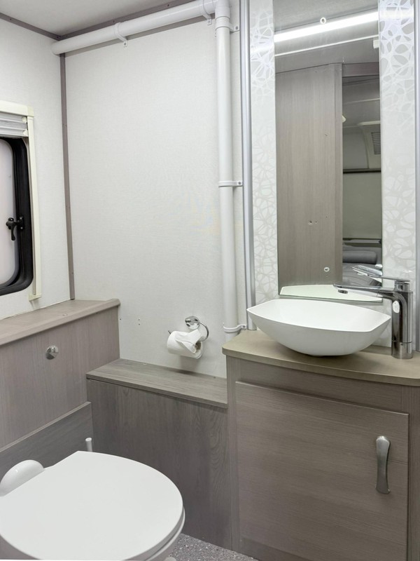 Film trailer with toilets Film trailer with toilets