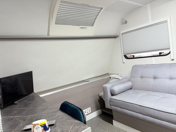 Makeup / dressing room / green room trailers Makeup / dressing room / green room trailers