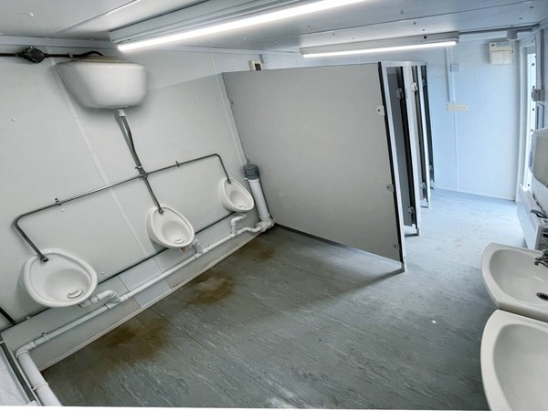 Toilet block with urinals