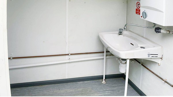 Toilet cabin with sinks