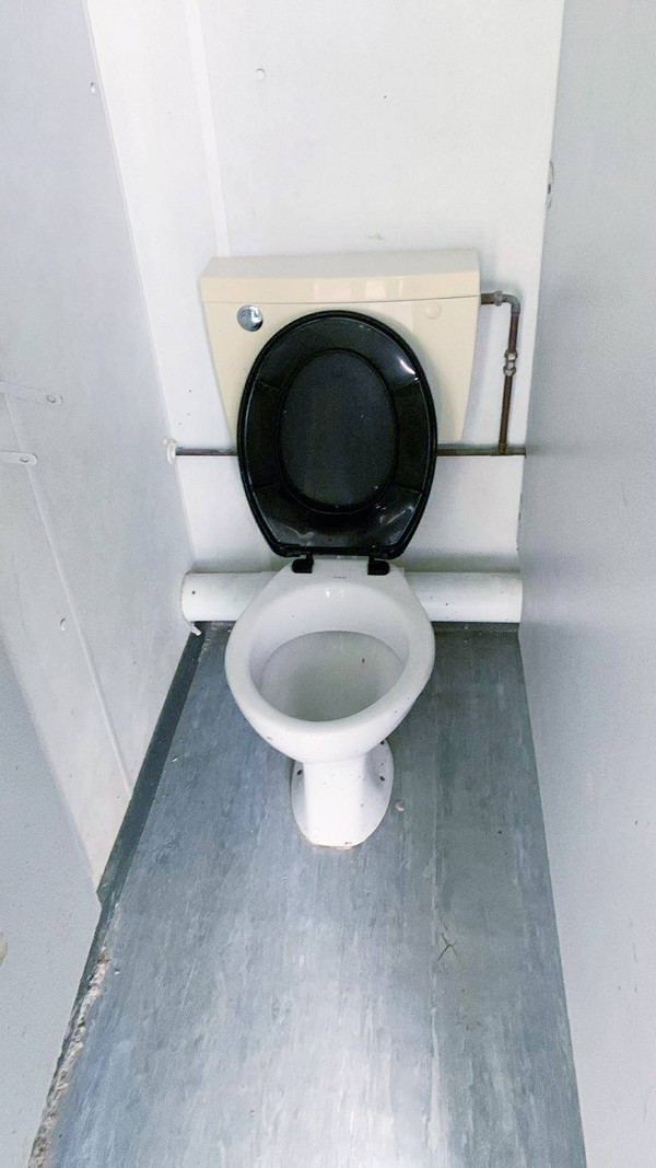 Toilet cubicle jack leg anti vandal cabin