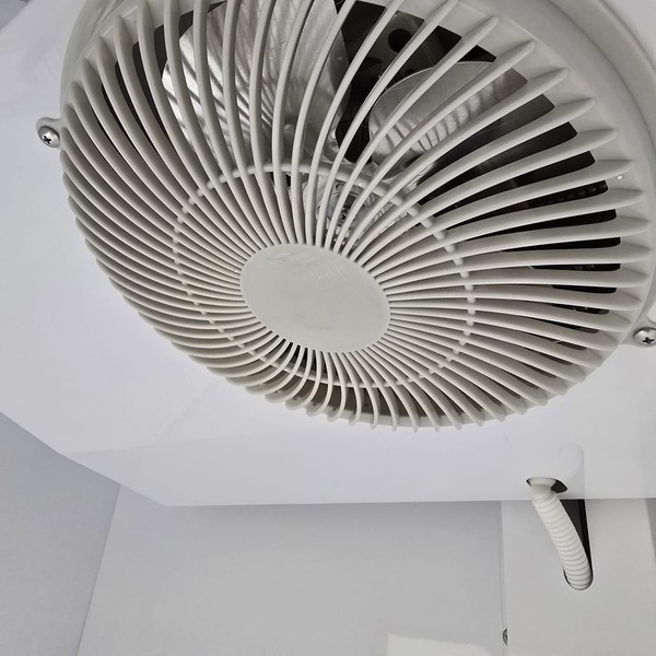 Fridge with fan