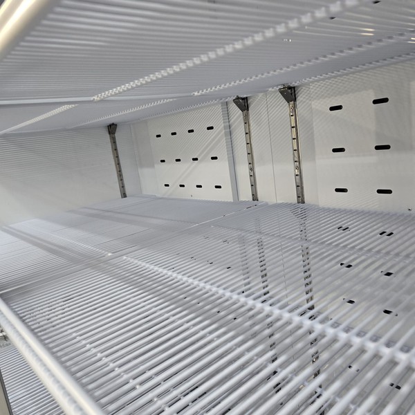 Wire shelf display fridge