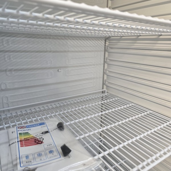 Upright single fridge wire shelf