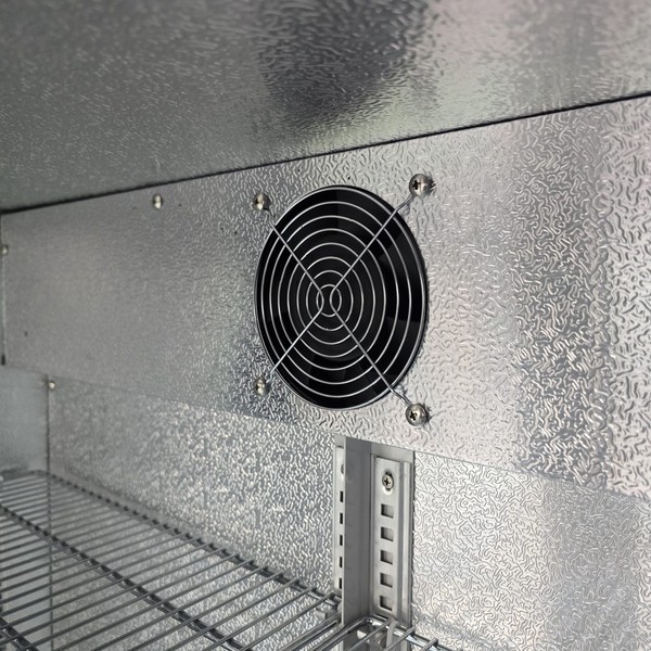 Bottle fridge with fan