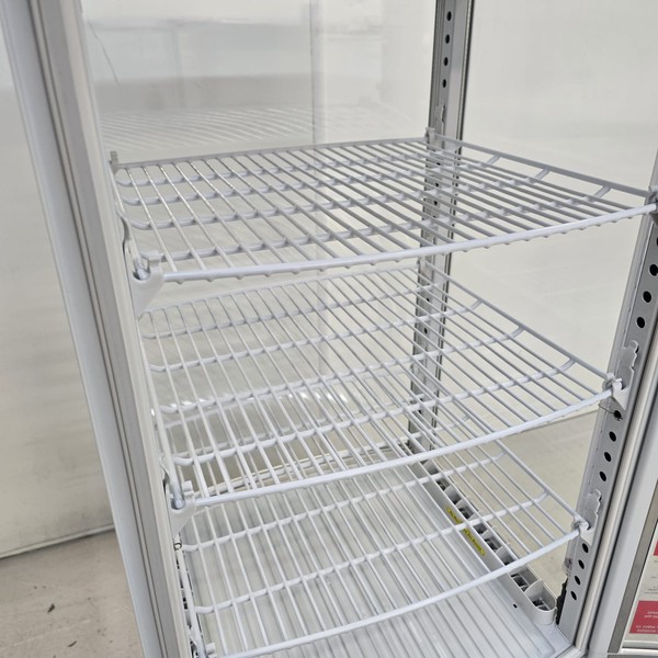 Ajustable shelves display fridge