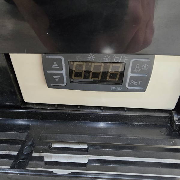 Polar CX577 Temperature display fridge