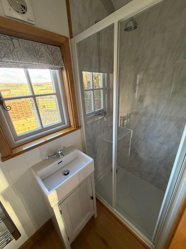 Herdsman Shepherd's Hut with shower