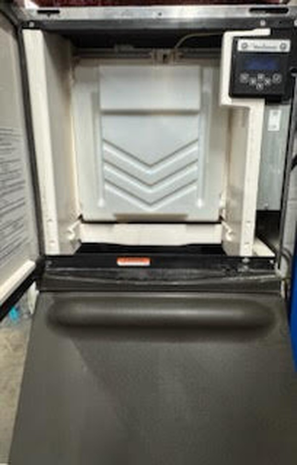 Manitowoc IY0524A-251T ice machine with Ice Bin