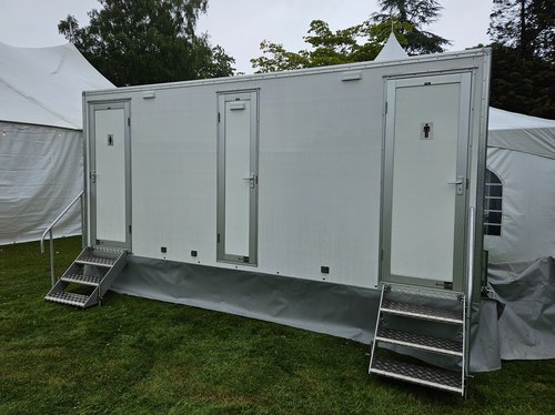 Luxury 2+2 Toilet Trailer For Sale