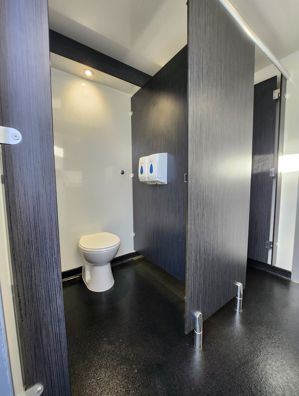 Luxury 2+2 Toilet Trailer