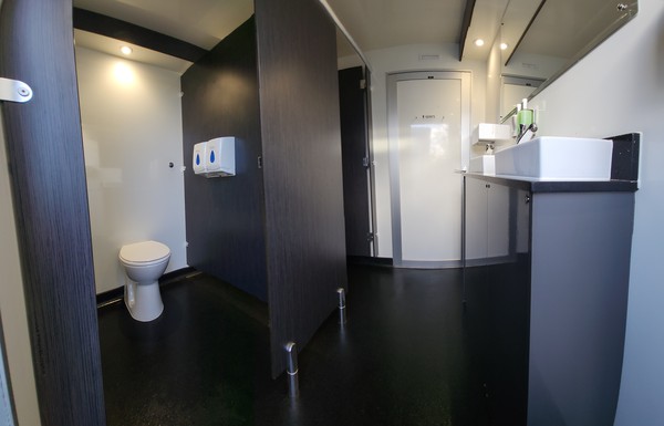 Secondhand Luxury 2+2 Toilet Trailer