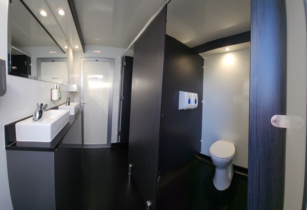 Used Luxury 2+2 Toilet Trailer