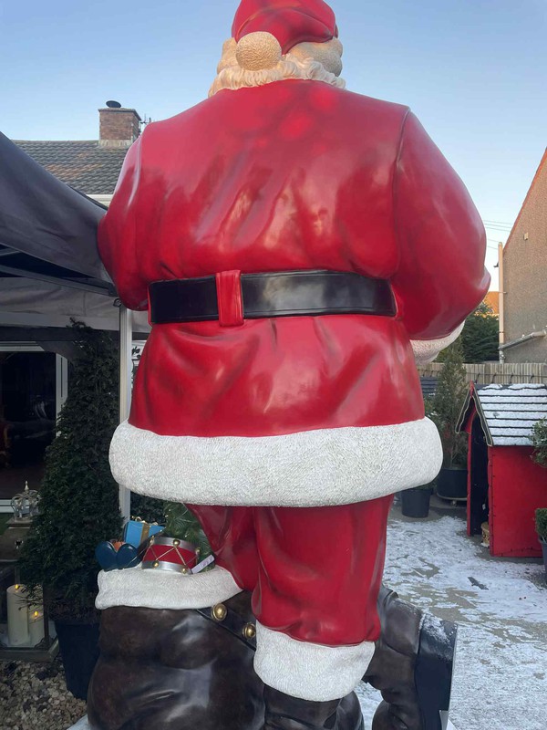 Santa 9ft High - South Wales 4