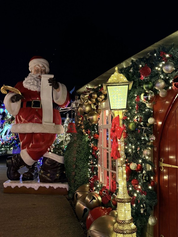Santa 9ft High - South Wales 5