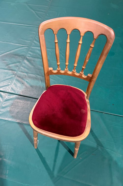 100x Guilt Chairs With Red Velcro Pads