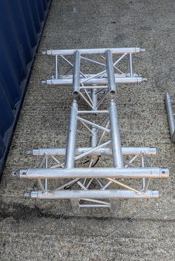 105x Milos Aluminium Truss Sections 105x Milos Aluminium Truss Sections