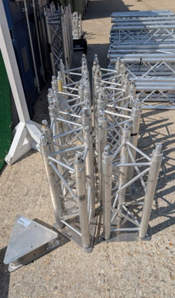 Used 105x Milos Aluminium Truss Sections Used 105x Milos Aluminium Truss Sections
