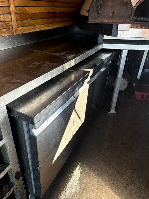 Pizza truck with bench fridge