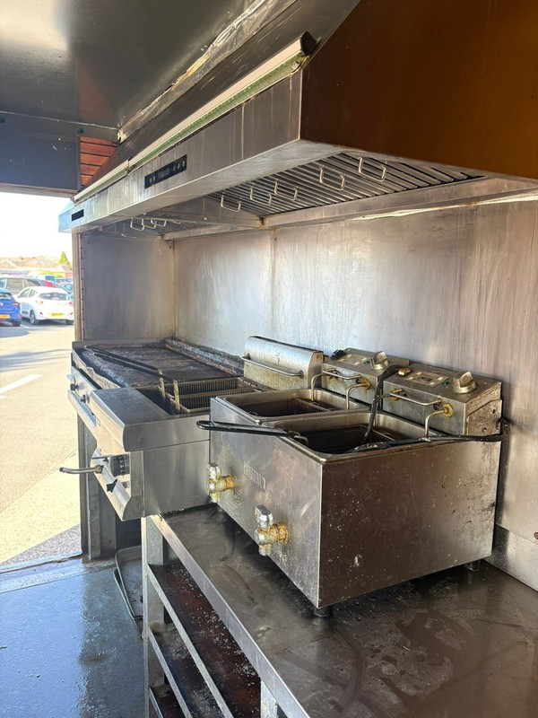 Pizza van with fryers