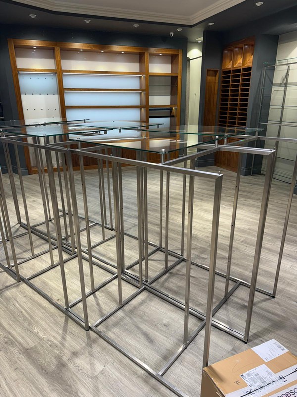 Second hand men's fashion shop fittings