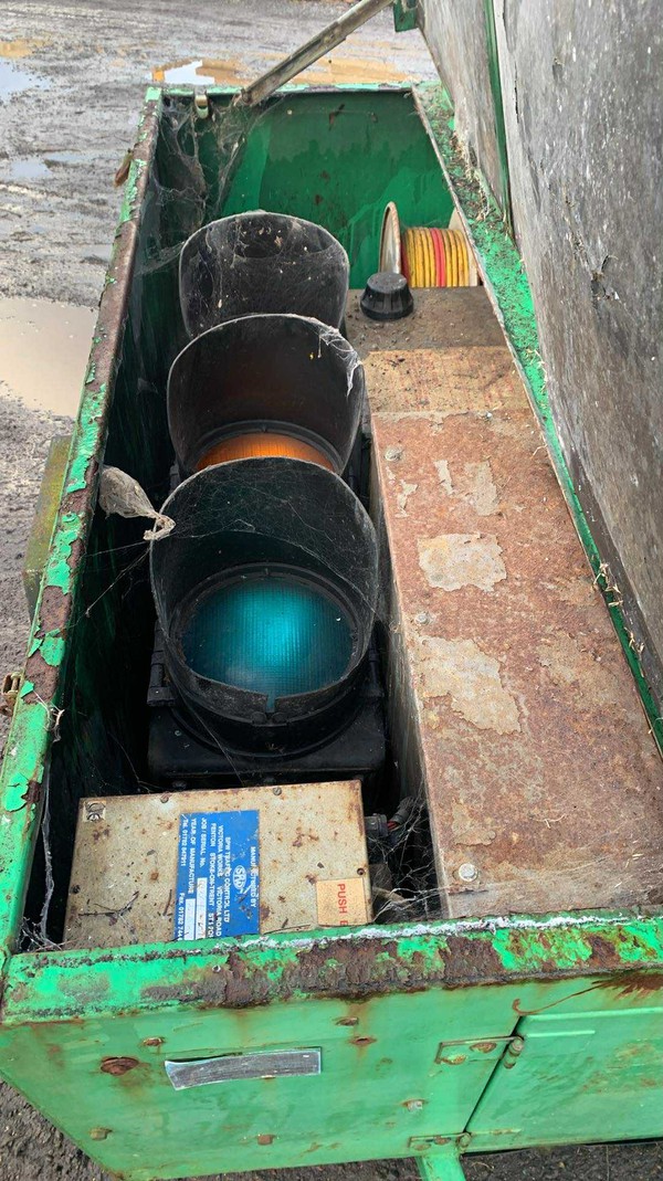 Spares Or Repair Towable Traffic Lights Spares Or Repair Towable Traffic Lights