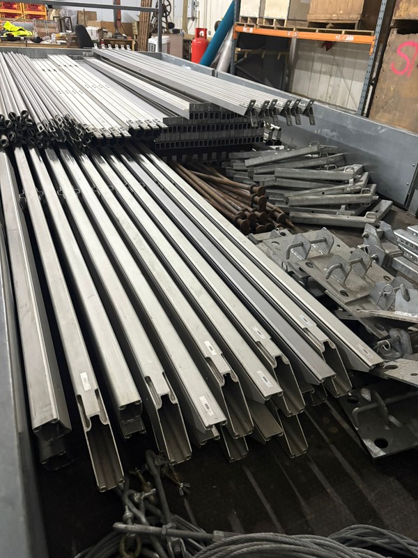 Aluminium beams and legs