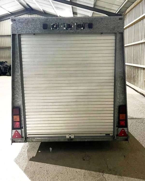 Box trailer with roller shutter door